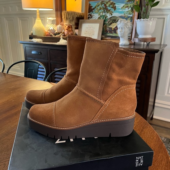 Naturalizer Wylie Suede Boots. Tan (Tawny Brown). Size 10. Almost New! - Picture 5 of 6